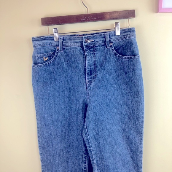 Gloria Vanderbilt - Picture 2 of 8